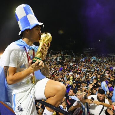 Campeones llegaron a su casa