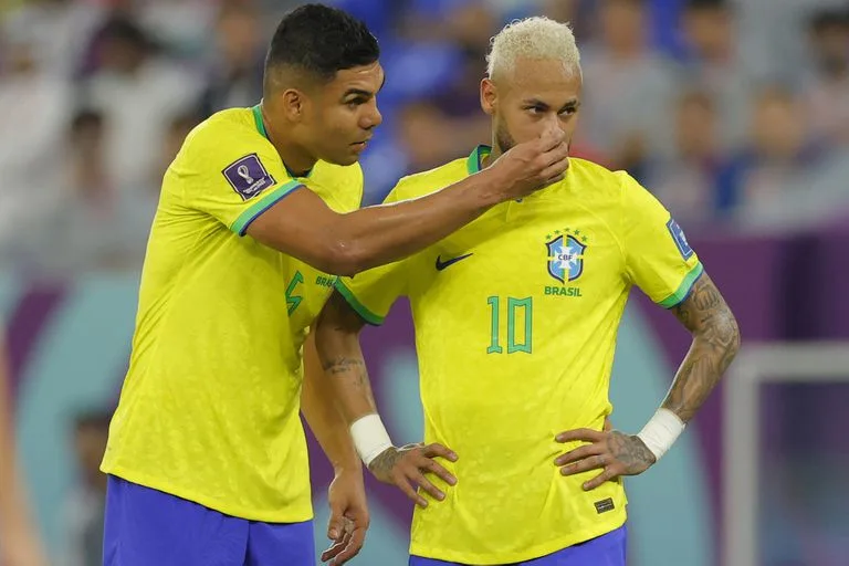 Casemiro aplica sustancia a Neymar