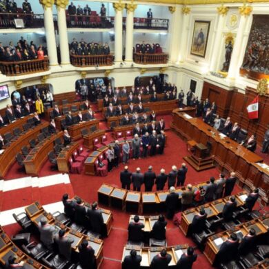 Congreso peruano discutirá adelanto de elecciones