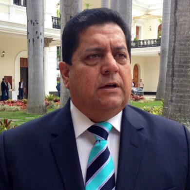 Zambrano espera liberación de presos