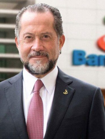 Escotet compra otro banco
