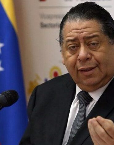 Escarrá propone enmienda constitucional