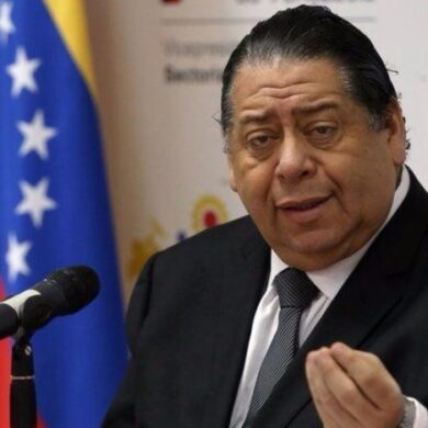 Escarrá propone enmienda constitucional