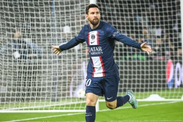 Messi pacta por un año más