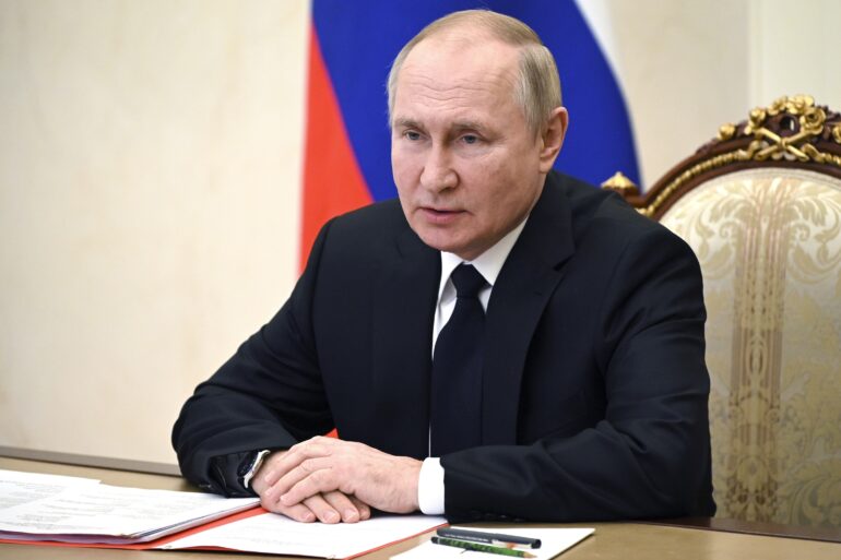 Putin pide reforzar la triada