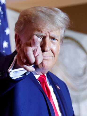 Trump pide derogar Constitución