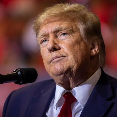 Descubren mas documentos clasificados a Trump