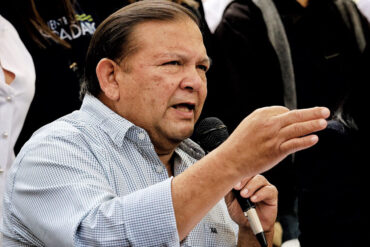 Velasquez denuncia chantaje