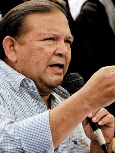 Velasquez denuncia chantaje