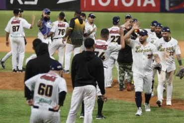 Leones finalizan en la punta