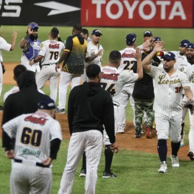 Leones finalizan en la punta