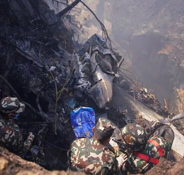 Cae avión en Nepal