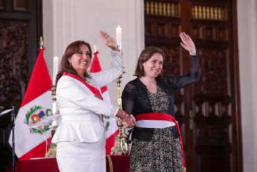 Renuncia Sandra Belaunde