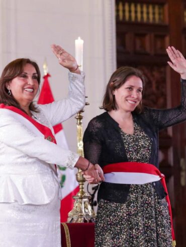 Renuncia Sandra Belaunde