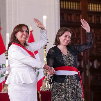 Renuncia Sandra Belaunde