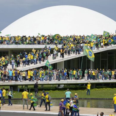 Borrell apoya investigación en Brasil