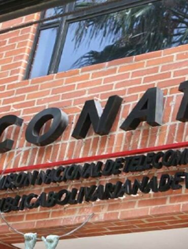 Denuncian cierre de 80 emisoras radiales