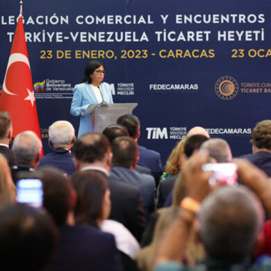 Delcy con empresarios turcos