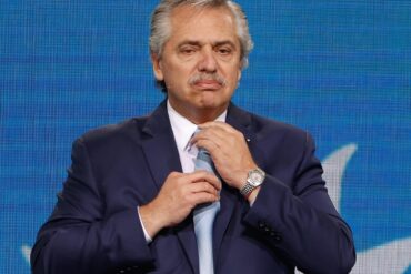 Fernández defiende a Maduro