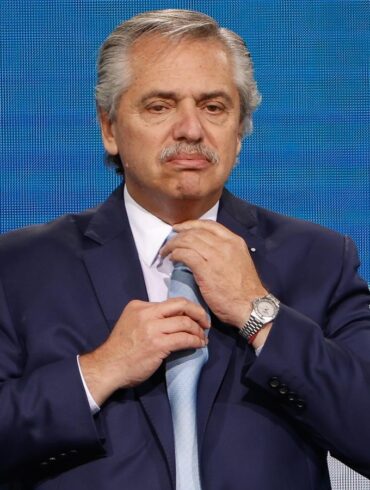 Fernández defiende a Maduro