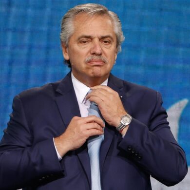 Fernández defiende a Maduro