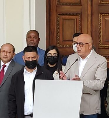 Jorge advierte que se puede suspender el diálogo