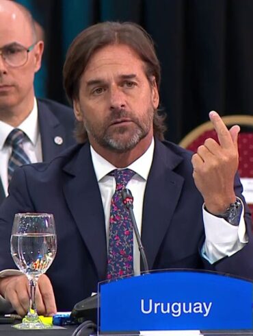 Lacalle caraga contra los socialistas en Celac