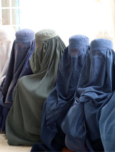 Talibanes cercenan derechos de mujeres