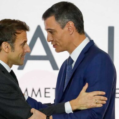 Sánchez y Macron firman Tratado de Amistad