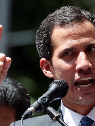 Guaidó en instalación