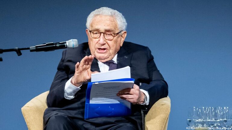 Ucrania debe entrar a la OTAN según Kissinger