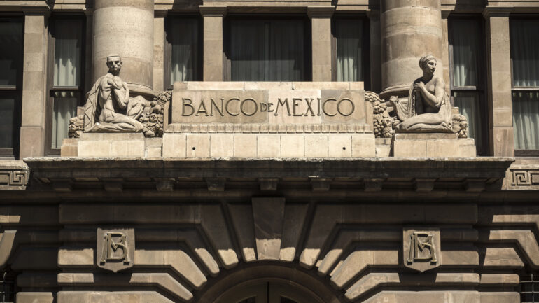 Banco de México sube las tasas