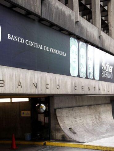 Bajan reservas de oro en el BCV