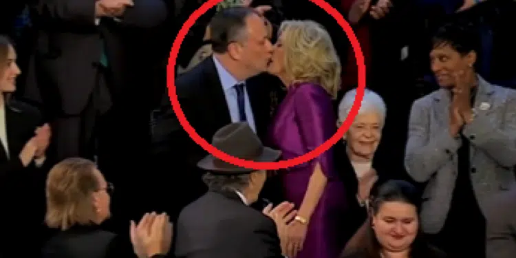 Supuesto beso de Jill Biden