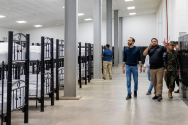 Bukele inaugura mega cárcel