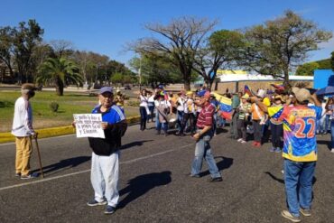 Docentes protestan en Cojedes disfrazados