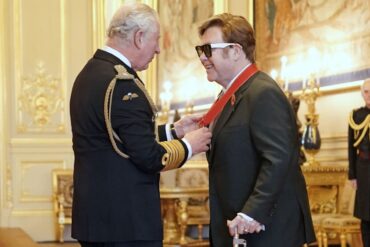 Elton John fuera de la Playlist de Carlos III