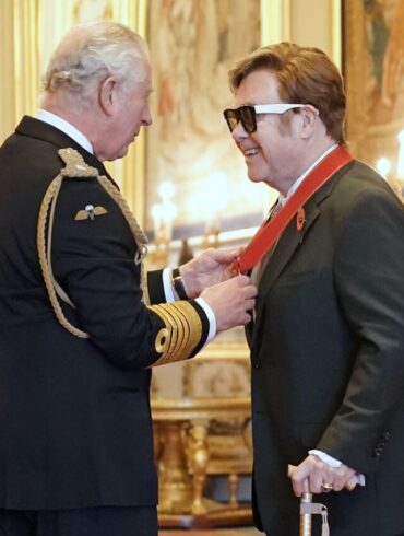 Elton John fuera de la Playlist de Carlos III