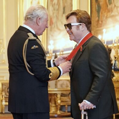 Elton John fuera de la Playlist de Carlos III