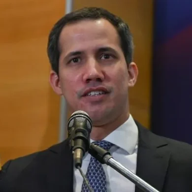 Guaidó se inscribe