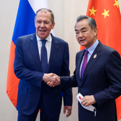 Lavrov reunido con Wang Yi