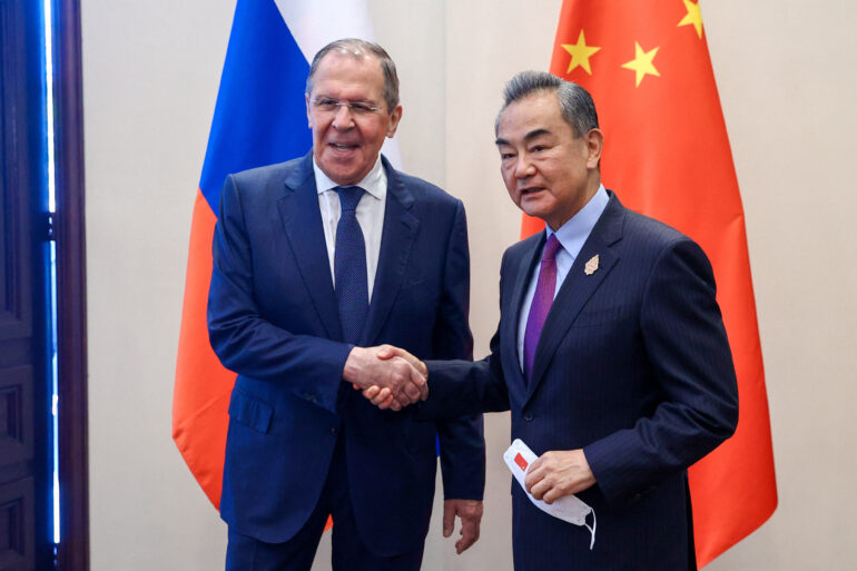 Lavrov reunido con Wang Yi