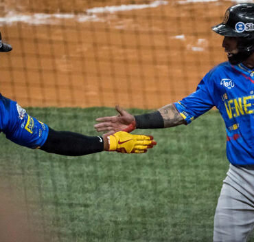 Leones arrancan ganando la Serie
