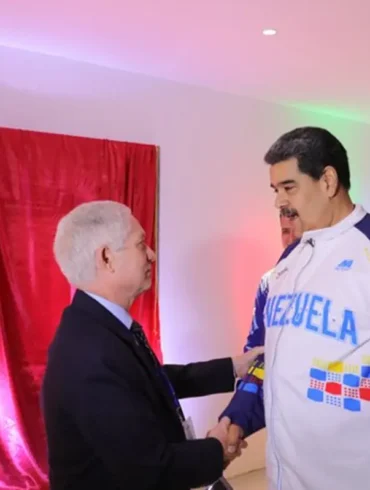 Maduro entregó estadio
