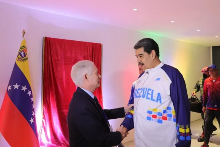 Maduro entregó estadio