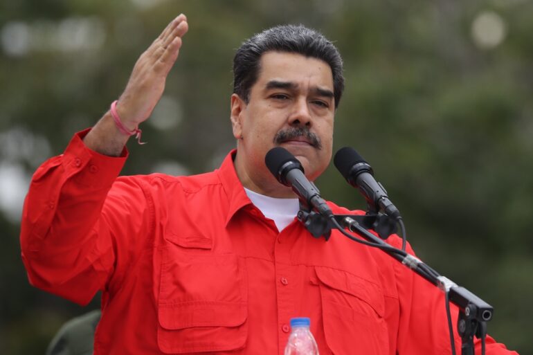 Maduro arremete