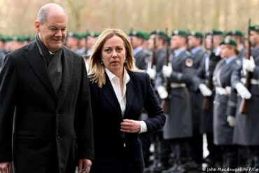 Meloni sobre los inmigrantes