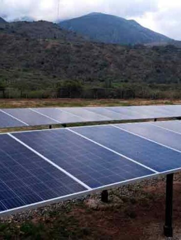 Inauguran en Mérida planta solar