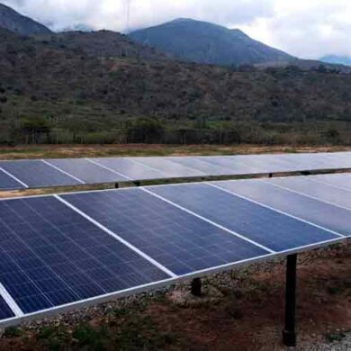 Inauguran en Mérida planta solar