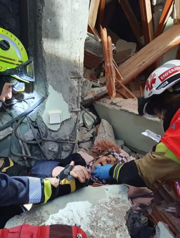 Rescate de víctimas en Turquía